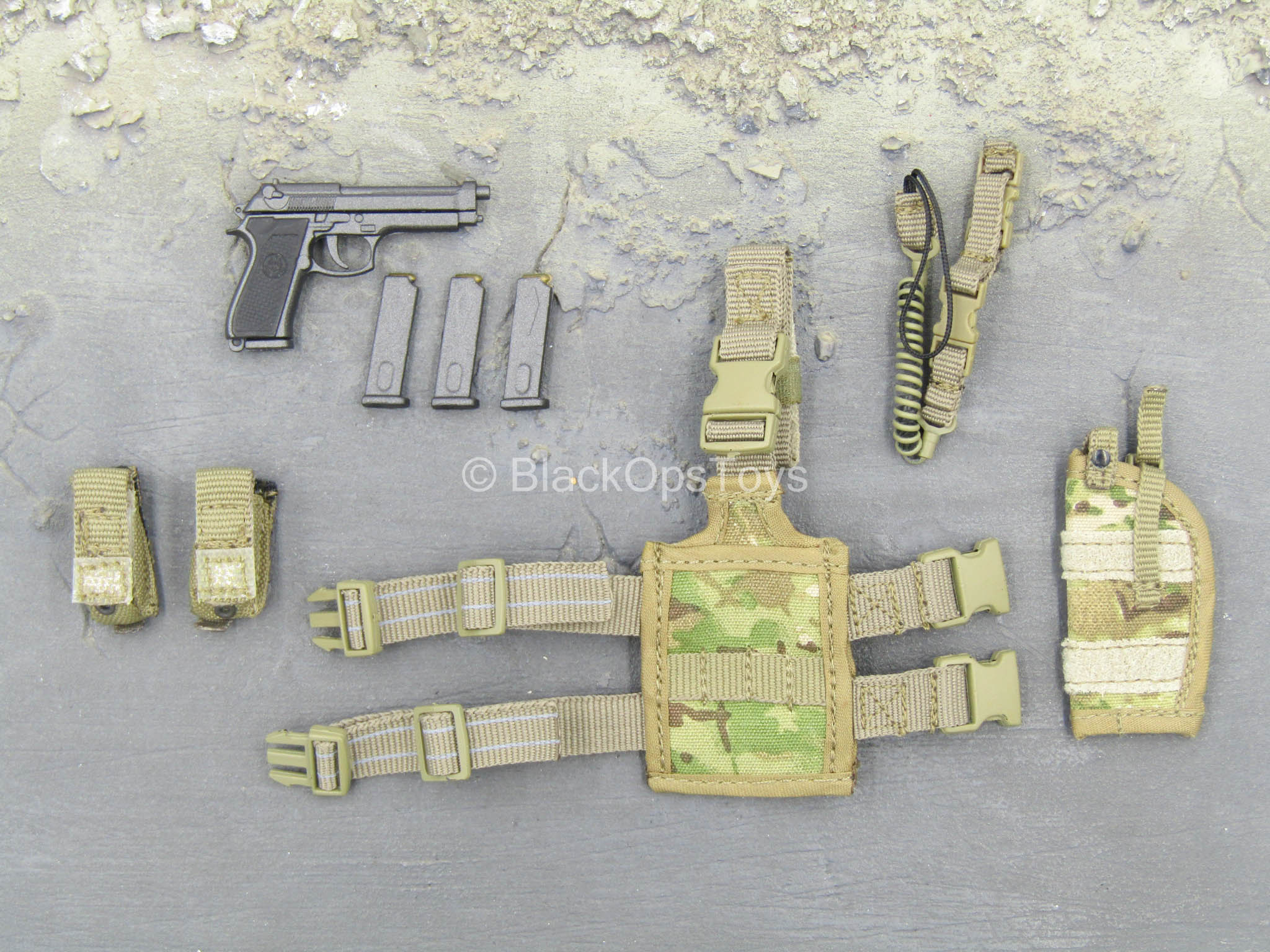 US Army FCS Testing Team - M9 Beretta w/Multicam Drop Leg Pouch