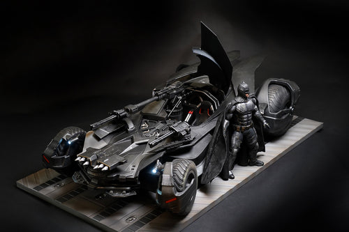 Justice League - Batmobile w/Weapon Kit & Batman - MINT IN BOX