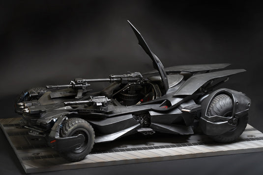 Justice League - Batmobile w/Weapon Kit & Batman - MINT IN BOX