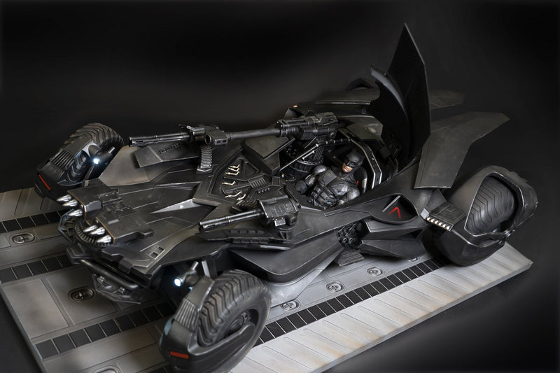 Load image into Gallery viewer, Justice League - Batmobile w/Weapon Kit &amp; Batman - MINT IN BOX
