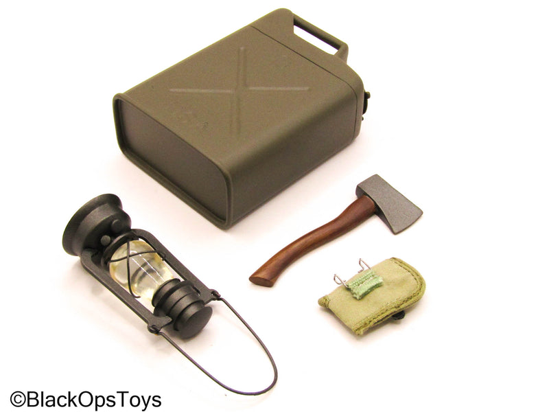 Load image into Gallery viewer, RC Outdoor Gear - Green Gas Tank w/Lantern &amp; Hatchet Axe Set
