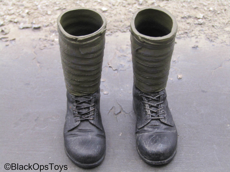 Load image into Gallery viewer, Black Boots w/Green Molded Gaiters (Foot Type)
