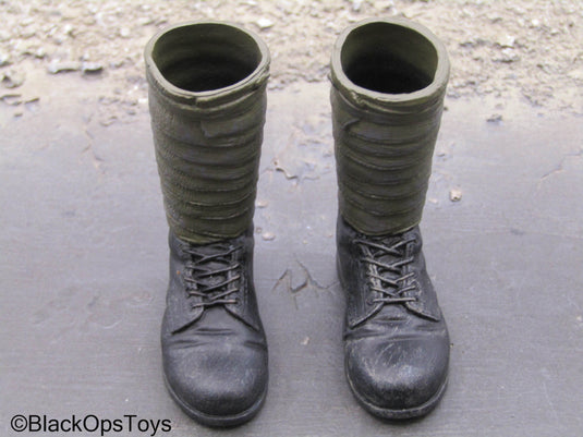 Black Boots w/Green Molded Gaiters (Foot Type)