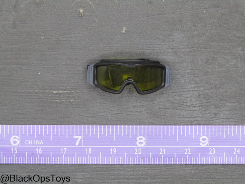 Load image into Gallery viewer, Russian Spetsnaz MVD SOBR - Goggle w/Yellow Tint Lens
