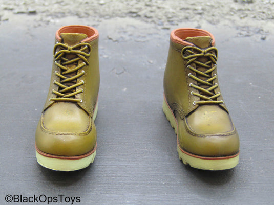 Tan Hiking Boots (Peg type)