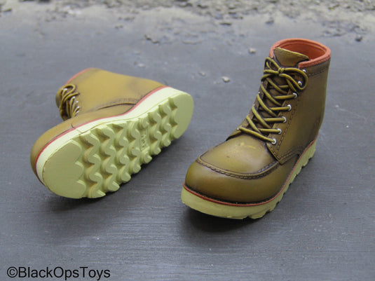 Tan Hiking Boots (Peg type)