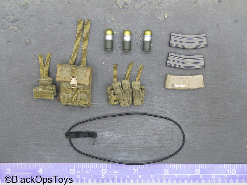 Load image into Gallery viewer, Pouch Set w/40mm Grenades &amp; Magazines
