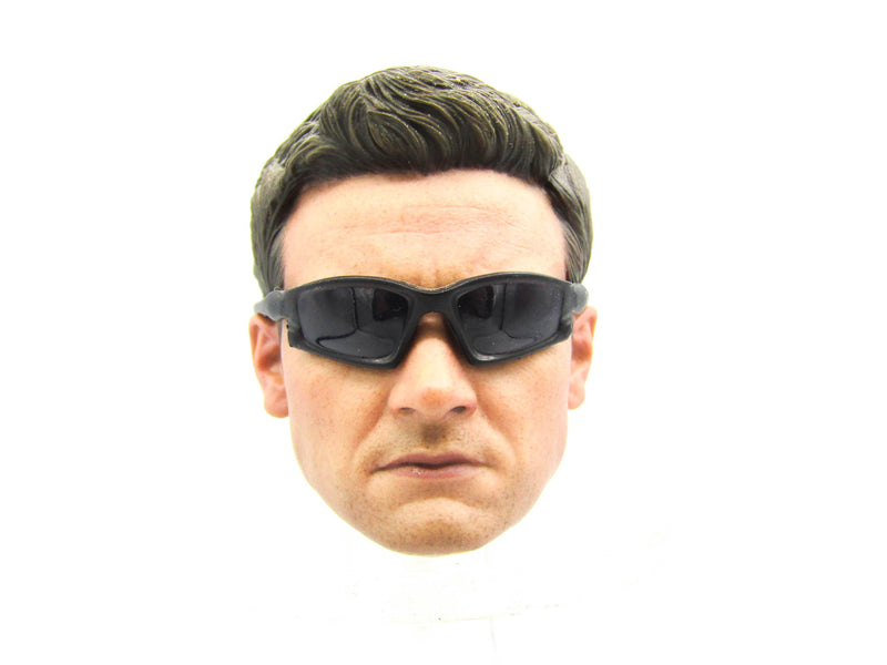 Load image into Gallery viewer, Avengers - Hawkeye - Male Head Sculpt w/Glasses (READ DESC)
