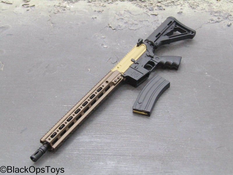 Load image into Gallery viewer, M4 w/Long Rail Mount, Removable Magazine &amp; Beige Upper Receiver
