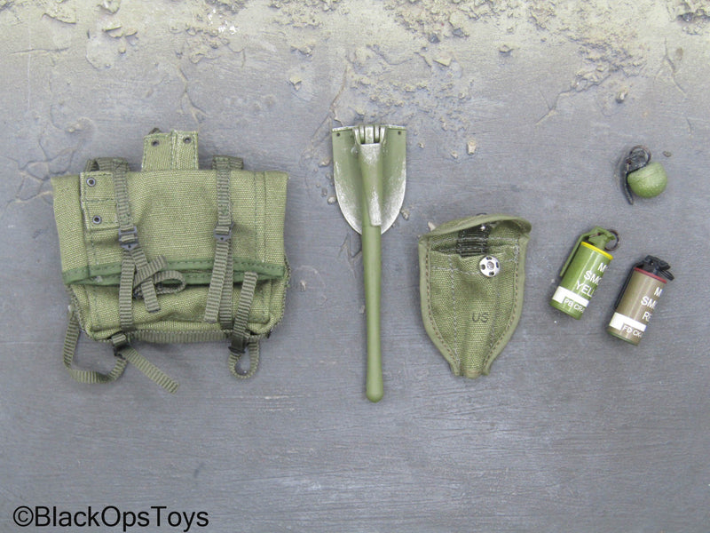 Load image into Gallery viewer, Vietnam Era Male - OD Green Butt Pack w/Entrenching Tool Set
