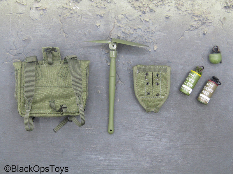 Load image into Gallery viewer, Vietnam Era Male - OD Green Butt Pack w/Entrenching Tool Set
