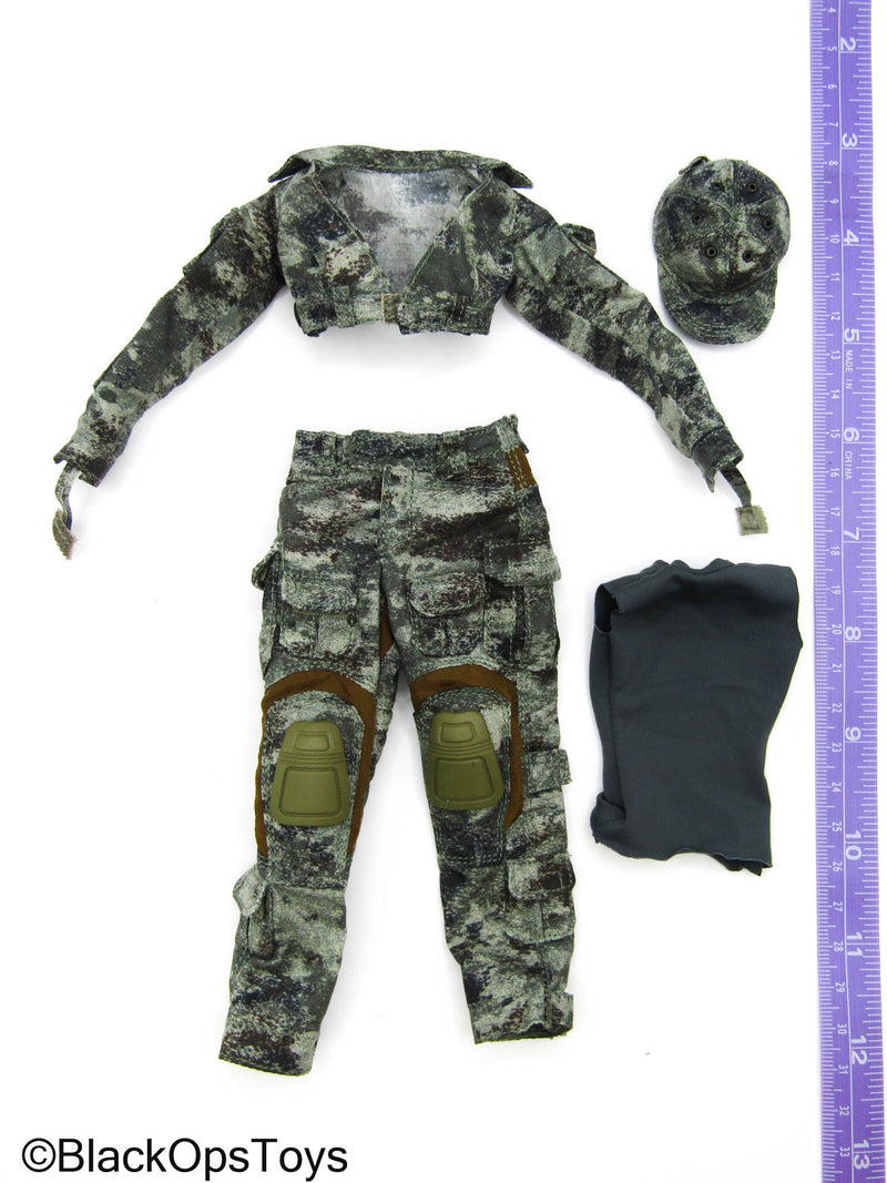 Load image into Gallery viewer, Shock Worker - Green Pixelated Camo Female Combat Uniform Set
