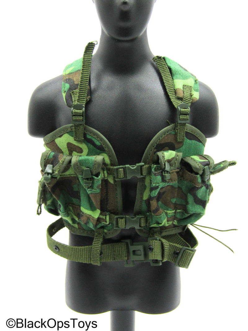 Load image into Gallery viewer, 1980 PLA - DPM Camo Combat Vest
