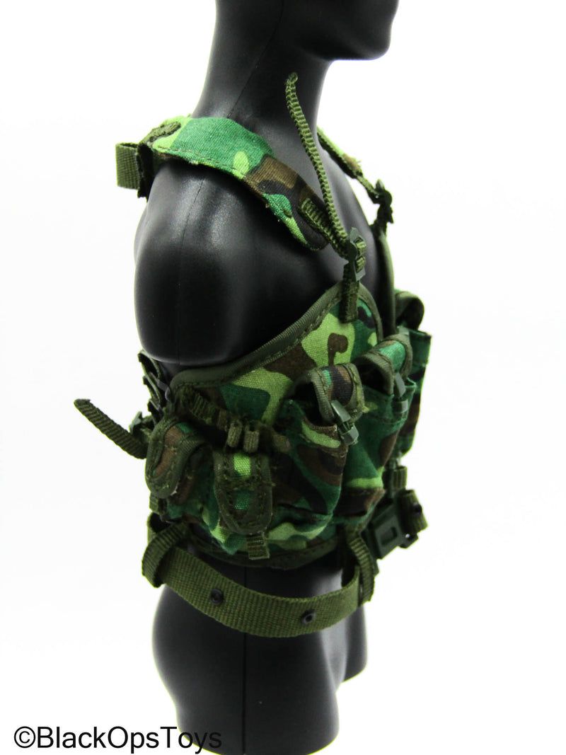 Load image into Gallery viewer, 1980 PLA - DPM Camo Combat Vest
