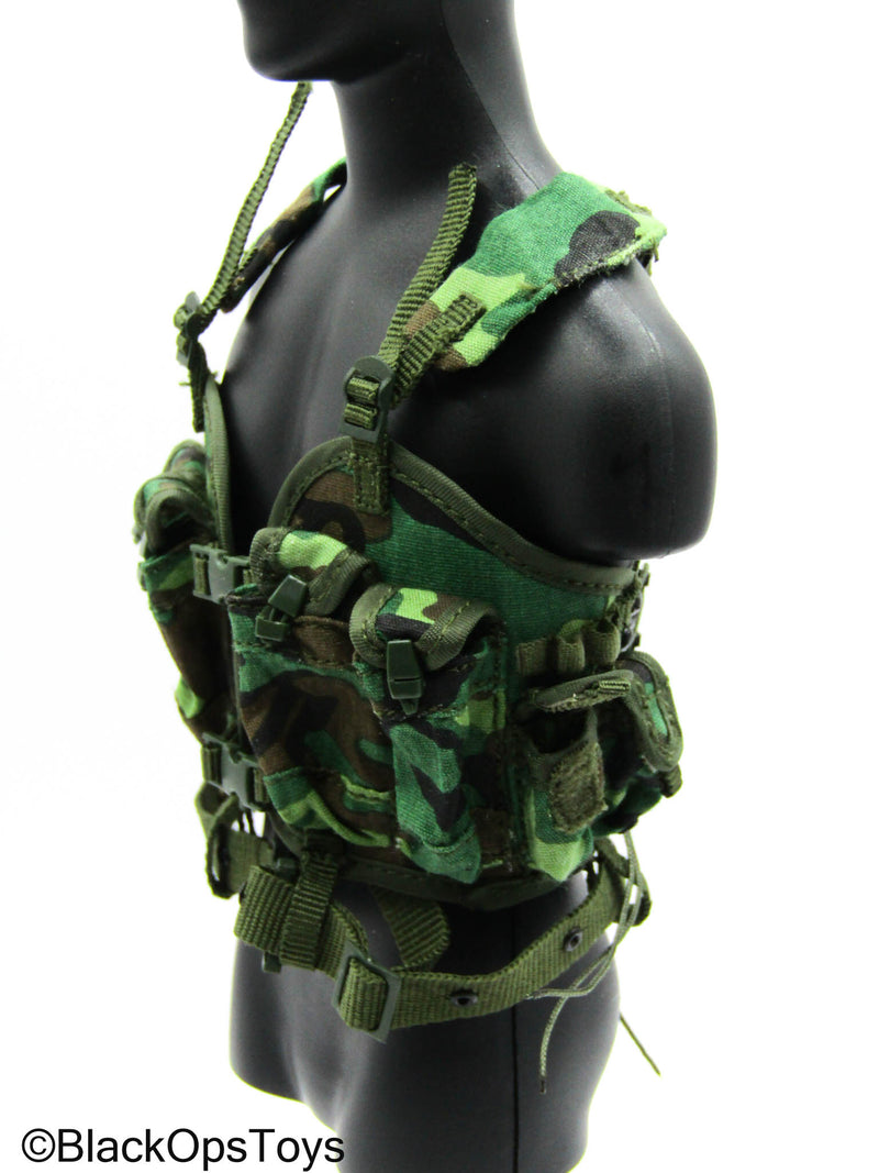 Load image into Gallery viewer, 1980 PLA - DPM Camo Combat Vest
