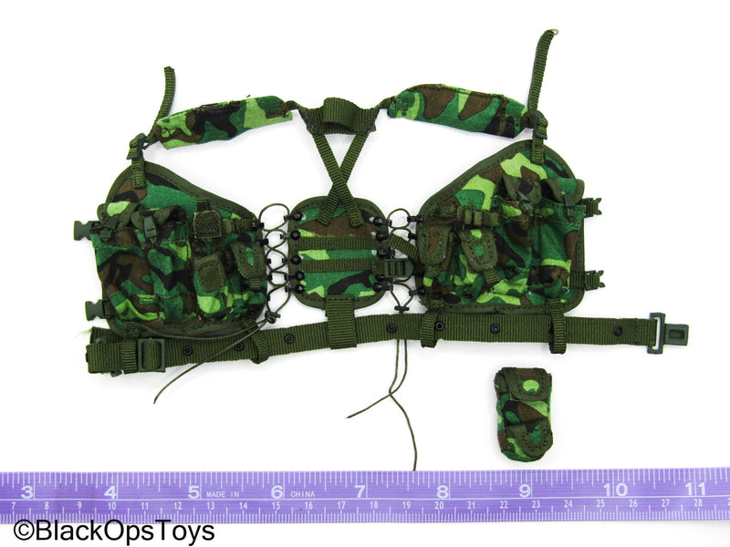 Load image into Gallery viewer, 1980 PLA - DPM Camo Combat Vest
