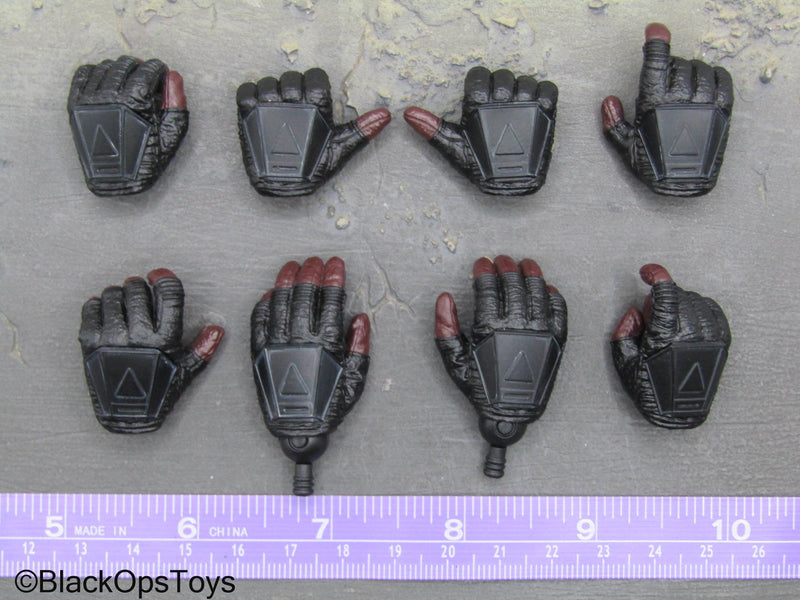 Load image into Gallery viewer, BOBF Boba Fett - Black &amp; Brown Gloved Hand Set
