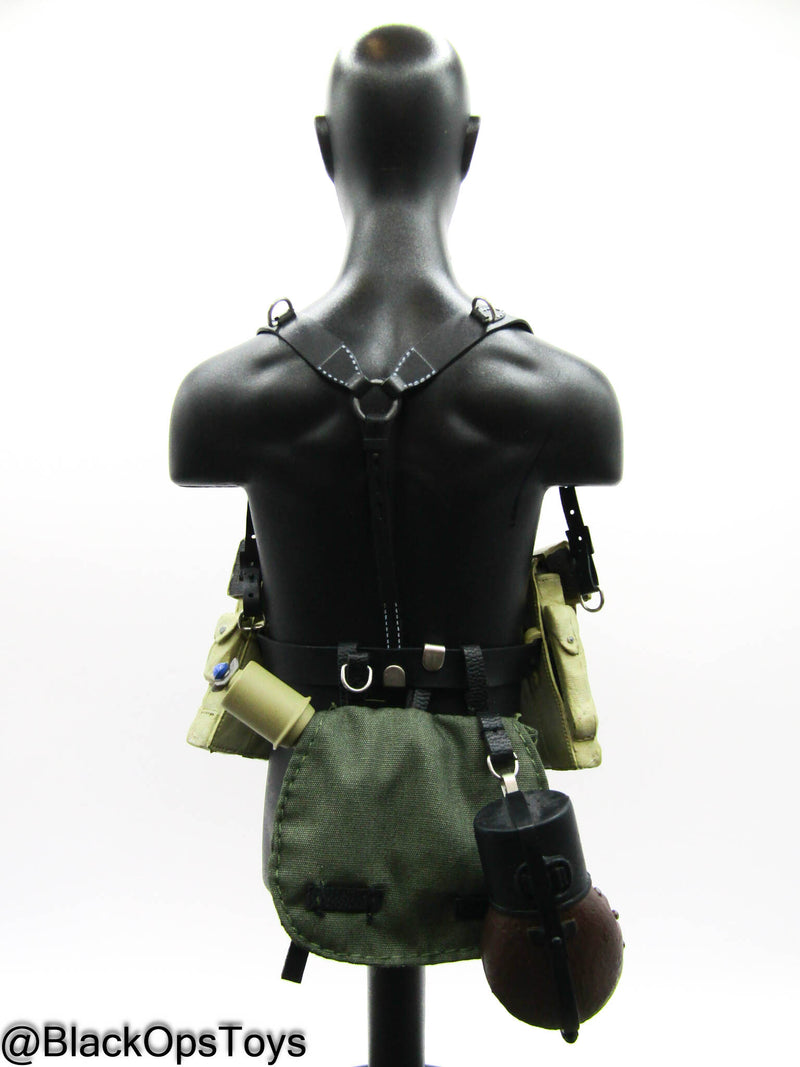 Load image into Gallery viewer, WWII German - Black Belt w/Suspenders &amp; Gear Set
