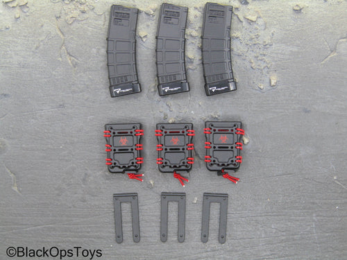 Doom's Day Weapon Set VI Ver. E - 5.56 Magazines w/Holsters (x3)