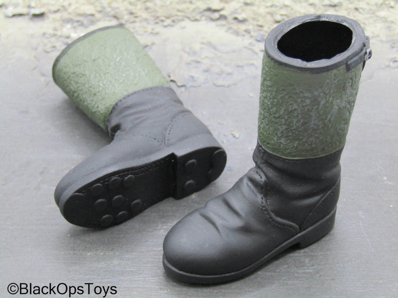 Load image into Gallery viewer, WWII German - Black Boots w/Green Gaiters (Foot Type)
