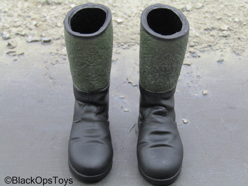 Load image into Gallery viewer, WWII German - Black Boots w/Green Gaiters (Foot Type)
