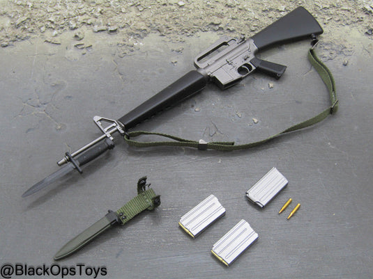 Vietnam US Army Lt. Col. Moore - M16 Rifle w/Bayonet