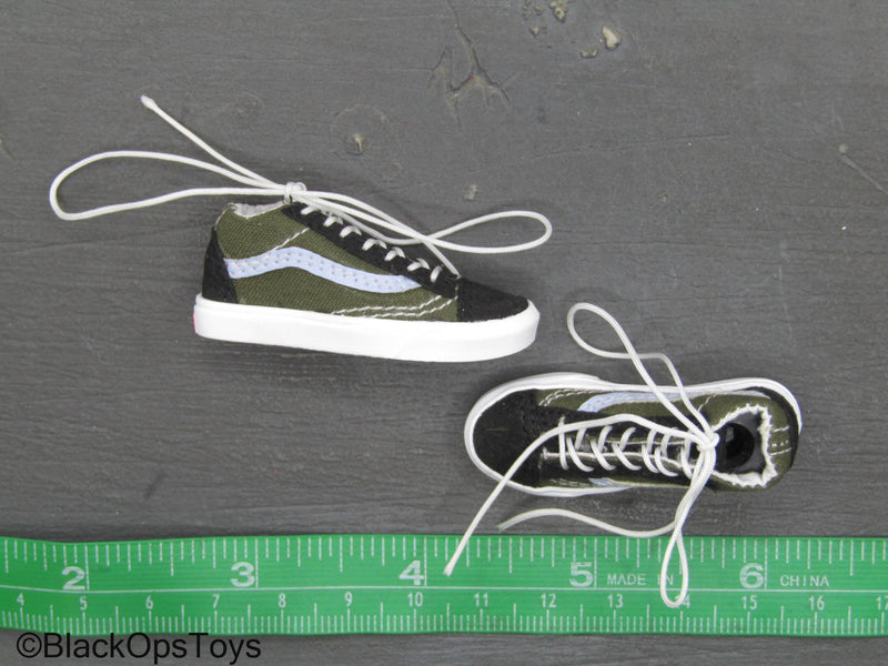 Load image into Gallery viewer, Dutch DSI Sniper Version - Green SK8 Shoes (Peg Type)
