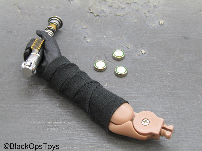 Load image into Gallery viewer, Star Wars Luke Skywalker DX - Light Up Lightsaber Arm
