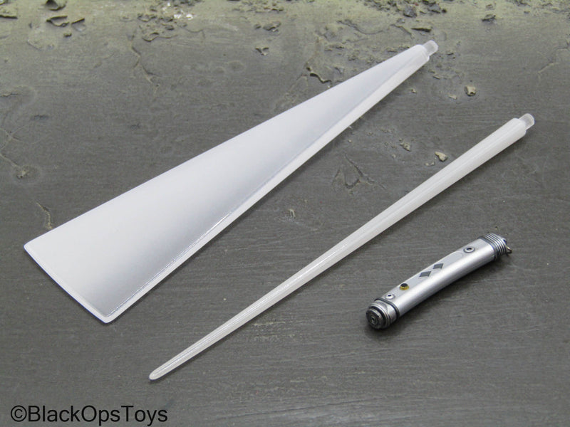 Load image into Gallery viewer, Star Wars Ahsoka Tano DX - Shoto Lightsaber w/White Blades
