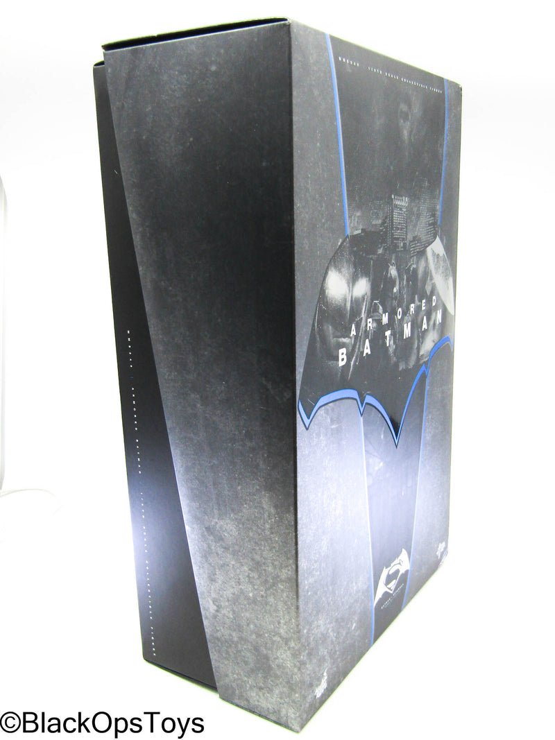 Load image into Gallery viewer, Batman v Superman - Armored Batman - MINT IN OPEN BOX
