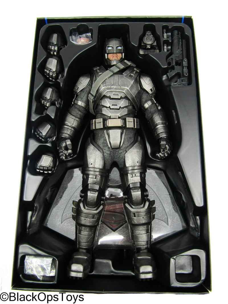 Load image into Gallery viewer, Batman v Superman - Armored Batman - MINT IN OPEN BOX
