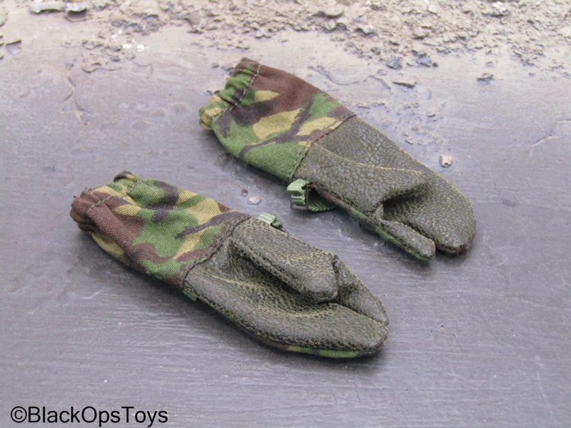 Load image into Gallery viewer, British Woodland DPM Camo Cold Weather Glove
