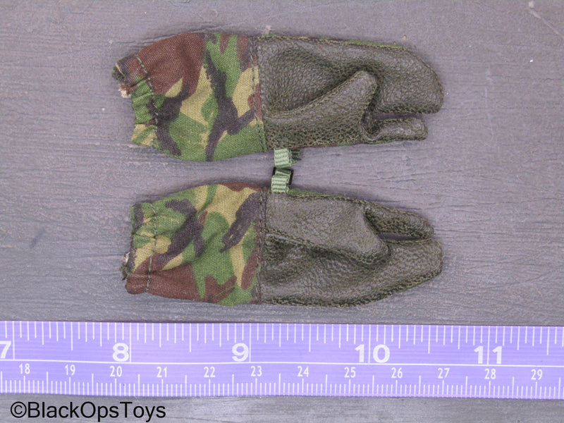 Load image into Gallery viewer, British Woodland DPM Camo Cold Weather Glove
