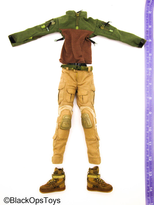 Female - Green & Brown Combat Shirt w/Tan Pants & Tan Shoes (Peg Type)