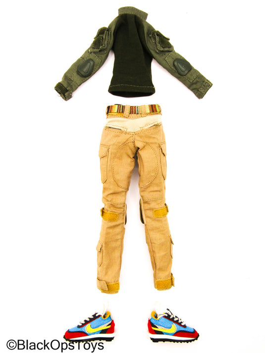 Female - Green Jacket w/Tan Pants & Sports Shoes (Foot Type)