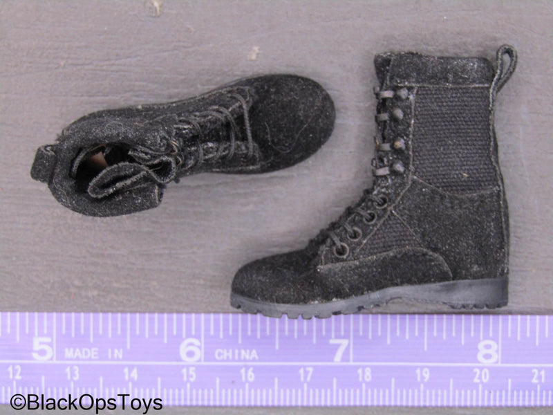 Load image into Gallery viewer, Female - Black Combat Boots (Peg Type)
