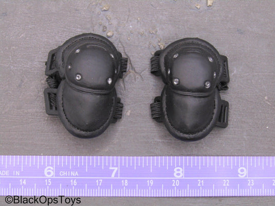 Black Knee Pads