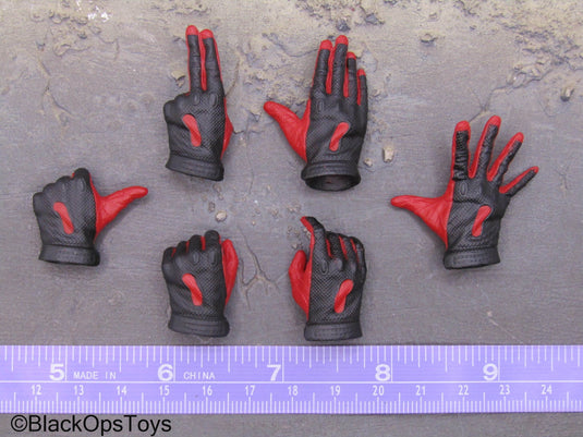 Lady Deadpool - Red & Black Female Gloved Hands (Type 1)