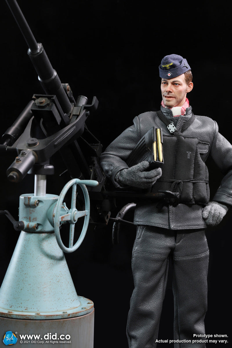 Load image into Gallery viewer, WWII - German U-Boat Seaman w/Gun Deck Diorama - MINT IN BOX
