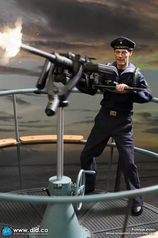 Load image into Gallery viewer, WWII - German U-Boat Seaman w/Gun Deck Diorama - MINT IN BOX
