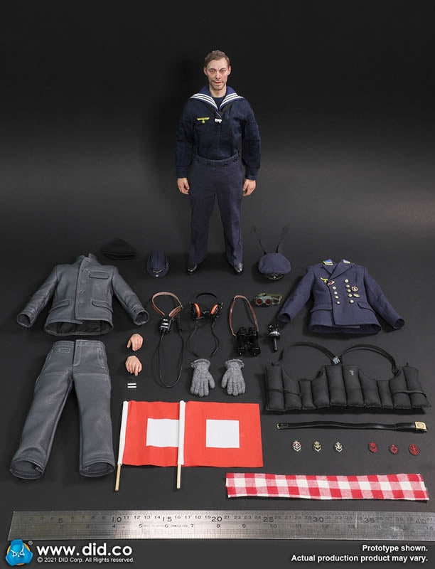 Load image into Gallery viewer, WWII - German U-Boat Seaman w/Gun Deck Diorama - MINT IN BOX
