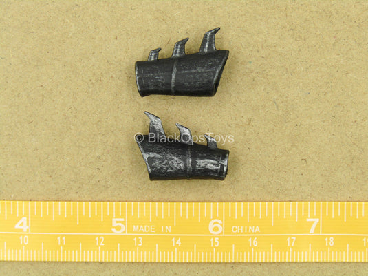 1/12 - League Of Shadows - Weathered Black Spiked Gauntlets