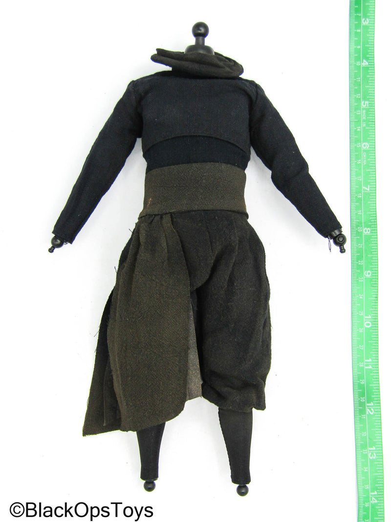 Load image into Gallery viewer, Star Wars - Boba Fett - Male Base Body w/Black Robe Set
