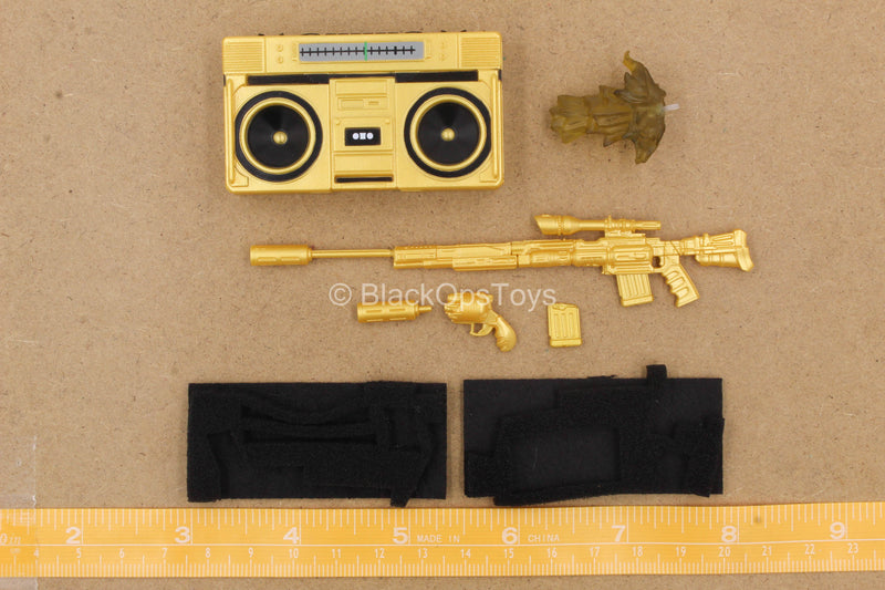 Load image into Gallery viewer, 1/12 - Gomez The Roach - Gold Like Rifle Set w/Pistol &amp; Boombox
