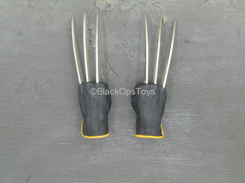 Load image into Gallery viewer, X-Men Last Stand - Wolverine - Male Gloved Hand Set w/Metal Claws
