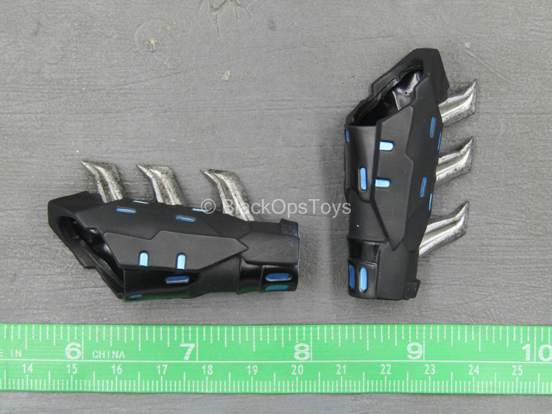 Load image into Gallery viewer, Ninja Batman Modern Ver - Spiked Armored Wrist Gauntlets
