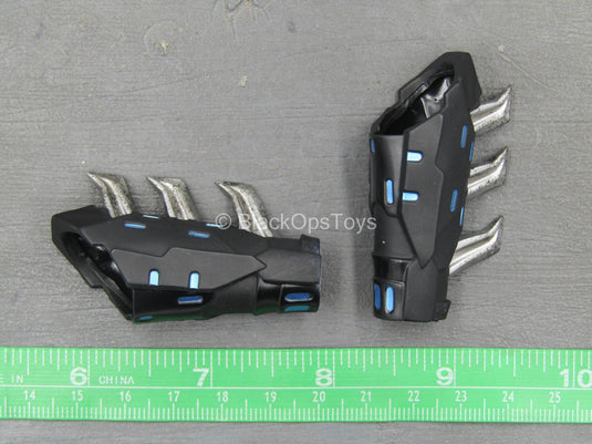 Ninja Batman Modern Ver - Spiked Armored Wrist Gauntlets