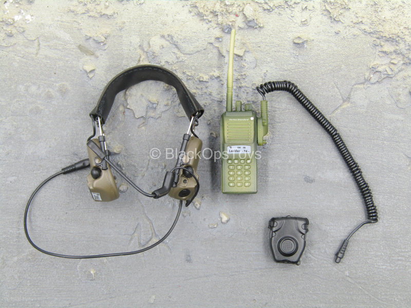 Load image into Gallery viewer, Russian - FSB Alpha Group - Camo Radio w/Headset
