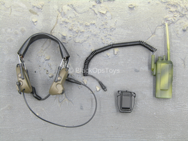 Load image into Gallery viewer, Russian - FSB Alpha Group - Camo Radio w/Headset
