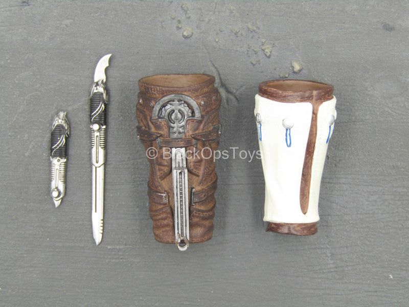 Load image into Gallery viewer, Assassins Creed 3 - Connor - Brown &amp; White Gauntlets w/Hidden Blade
